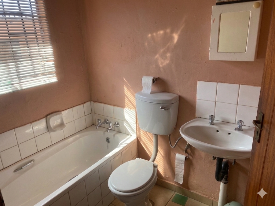 2 Bedroom Property for Sale in Tlhabane West North West